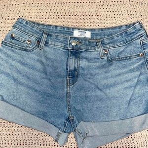 Women’s Levi Mom Shorts